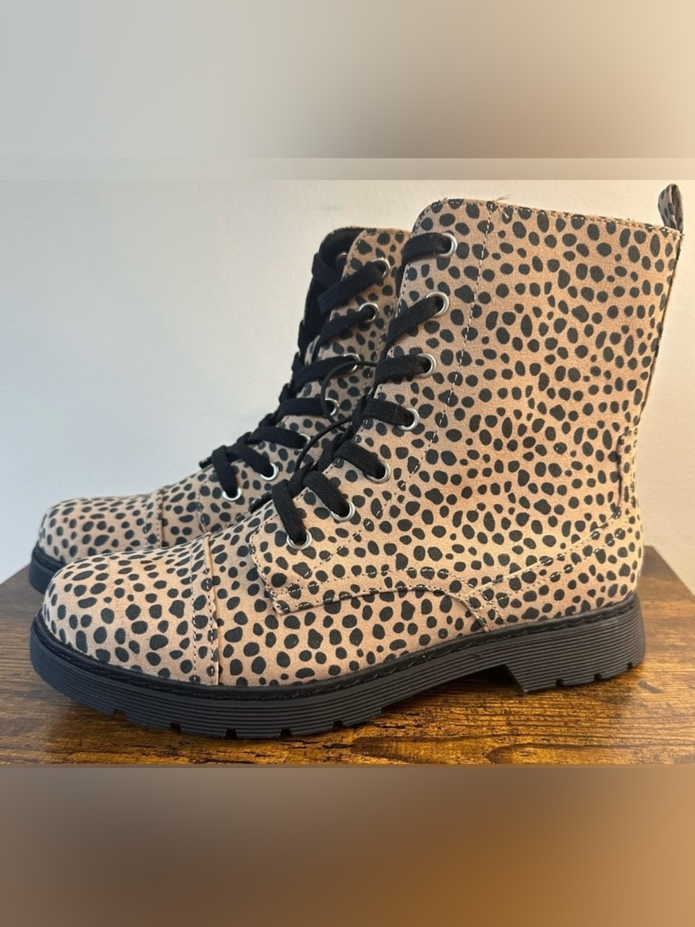 Arizona Women’s Queen Spotted Animal Block Heel Combat Boots NWT Size 6